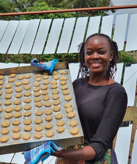 Joan Arwa, la première gérante de boulangerie solaire d’Afrique.
